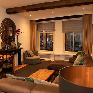 Bed & Breakfast Red Light District Canal View, Amsterdam